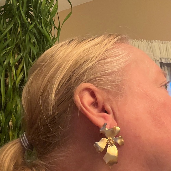 Dogwood Flower Statement Earrings Lightweight - Picture 3 of 8